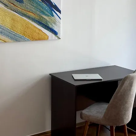 4-bedroom Family In The Center Of Atena