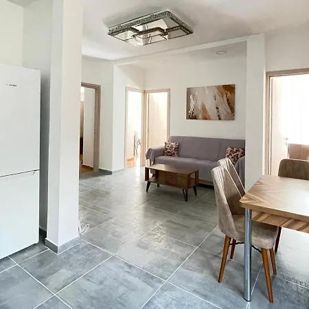 4-bedroom Family In The Center Of * Atena